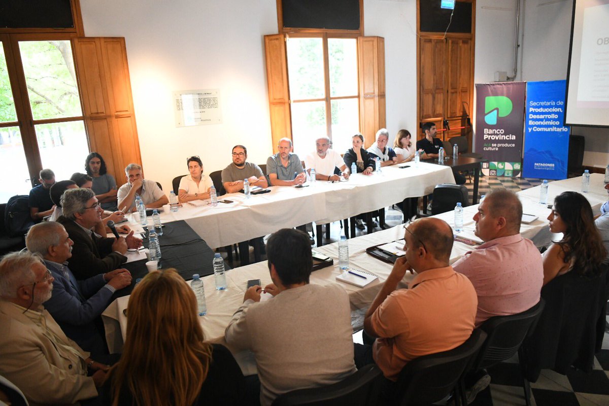 El ministro <a href="/JavoRodriguezL/">Javier Rodríguez</a> encabezó una reunión del Consejo Regional del Sudoeste Bonaerense, en la que presentó políticas del MDA para la región: anunció la ampliación de la línea de financiamiento de pasturas y se avanzó con la Ruta del Olivo y el programa educativo Ruta Agro.