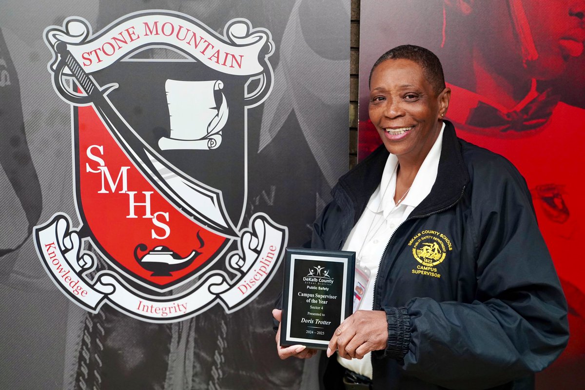 SMHSUPDATES's tweet image. Congratulations to our very own Campus Supervisor of the year 2025, Mrs. Doris Trotter! She is truly a lifeline for many at @SMHSUPDATES  Thank you for your ongoing service! @principal_costa @DCSD_HSArea @DeKalbSchools #region4