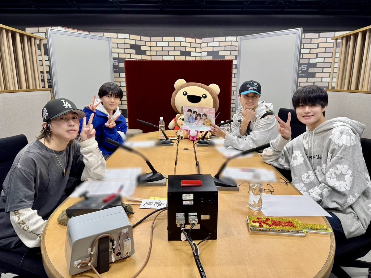 jr_official_X's tweet image. 『 #Aぇǃgroup のMBSヤングタウン 』に、

舞台「年下彼氏〜君のとなりで〜」に
出演する #大西風雅 と #渡邉大我 が局の垣根を超えてお邪魔させていただきました‼︎🌝💕

ありがとうございました🥰

#末澤誠也 さん、 #小島健 さんと一緒に📸

#Aぇヤンタン
#Lilかんさい #年下彼氏