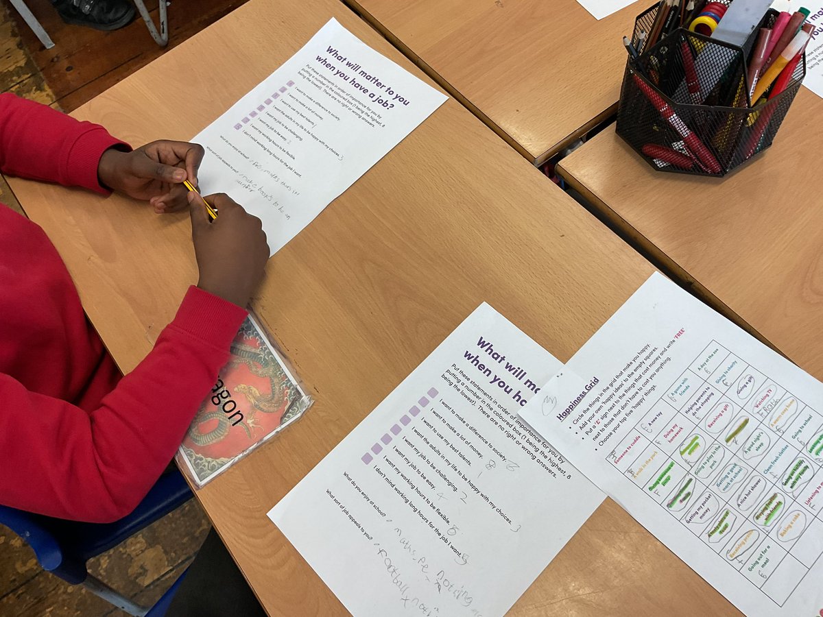 MayflowerSch's tweet image. We are thinking about and ranking what will matter when we get a job! #LKS2 #Hokusai #WOWW