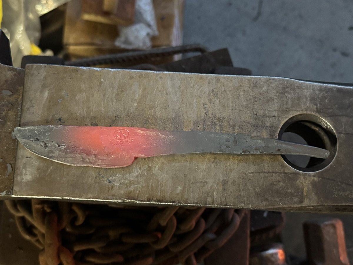 CJ_Knives's tweet photo. Got a little forge time over the last few days. I'm still learning. I'm pretty proud of these. Forged by hand from bar stock. It's a lot of work to take square bar stock and make the curve of the blade, the point of the blade and stretch out what will be the tang of the knife. https://t.co/kUeugUAeIC