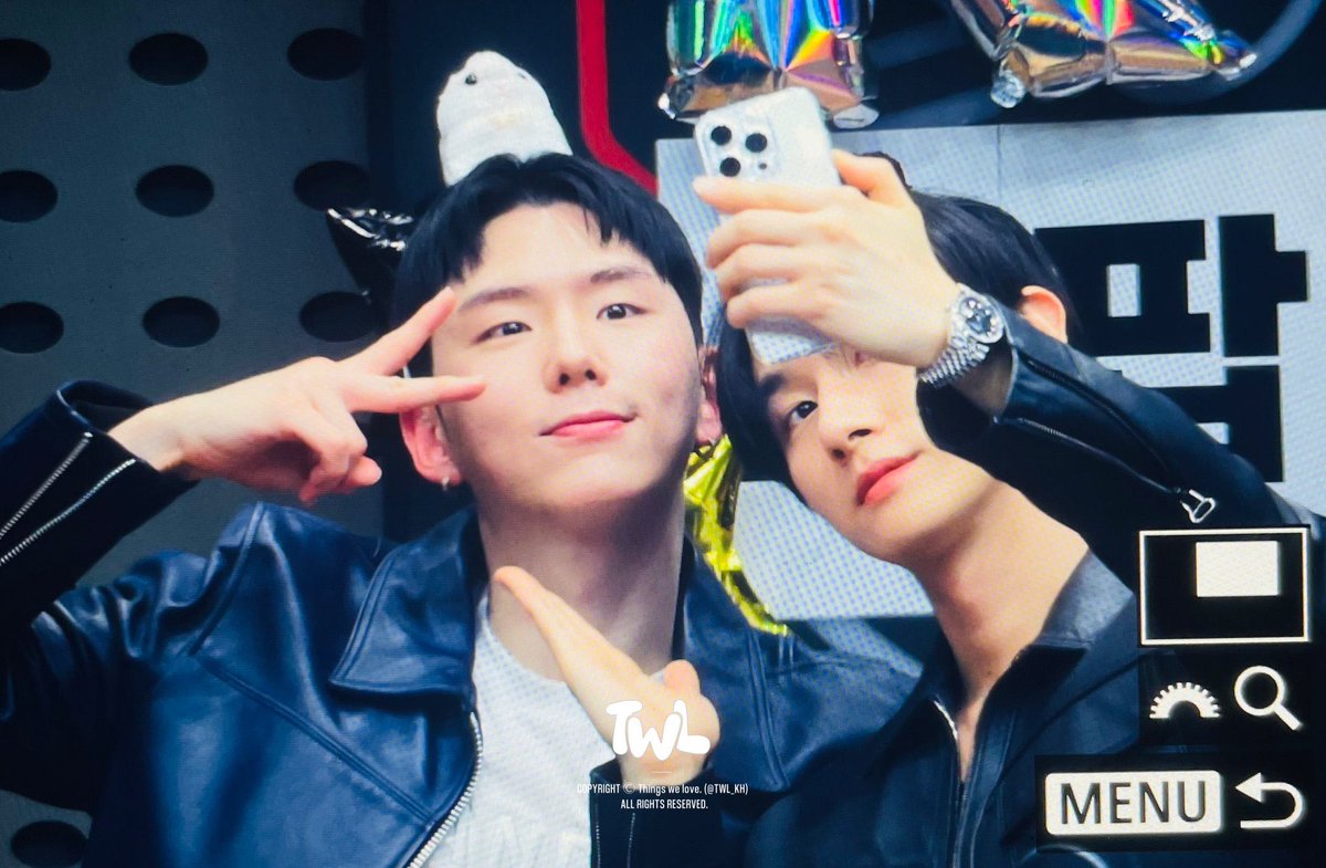 khboxtt's tweet photo. 모쪼록 무탈한 사랑해라 말 안 해도 알아서 노후 계획까지 싹 짜놓은 것 같다만…… 근데 얼굴합 좋아하는 사람은 꿍햄을 좀 햇으면 좋겠음 본인을 위해서라도 https://t.co/0LpvRLbpn9