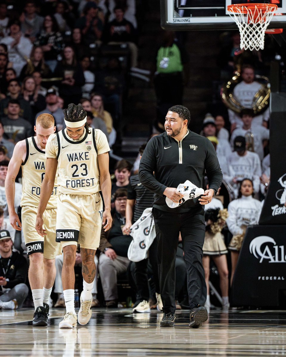 WakeMBB's tweet image. March means a s/o to Mark 😌

Happy National Athletic Training Month to our guy, Mr. Do-it-all