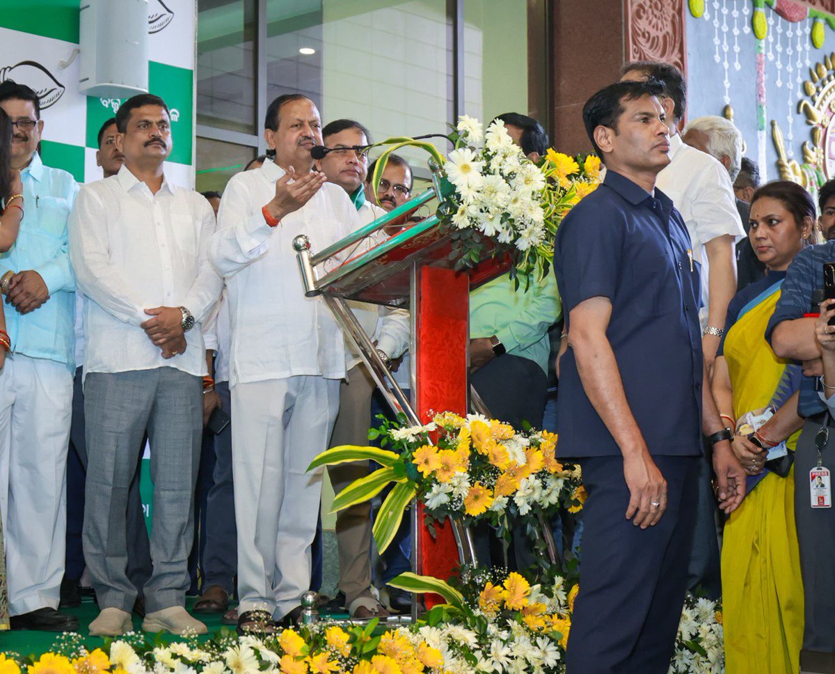 Office_of_NP's tweet photo. ଏଥିସହ ବିଜୁଙ୍କ ଜୟନ୍ତୀରେ ରାଜ୍ୟ ସରକାର ପଞ୍ଚାୟତିରାଜ ଦିବସ ପାଳନ ନ କରିବା ନେଇ ସେ କହିଛନ୍ତି, ‘ପଞ୍ଚାୟତିରାଜ ଦିବସ ବନ୍ଦ କଲେ, ବିଜୁବାବୁଙ୍କ ପ୍ରତି ଥିବା ଭଲପାଇବା କ’ଣ ଲିଭାଇ ପାରିବେ? ପାରାଦ୍ୱୀପ ବନ୍ଦର କ’ଣ ବନ୍ଦ କରିପାରିବେ?

#BijuBabu #Odisha https://t.co/c0Ix4R6YlQ