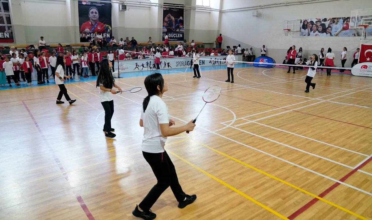 Sport empowers, inspires, and transforms! 🏅

For #IWD2025, see how the Turkish Olympic Committee's "Empowering Girls Through Sport" project is helping girls grow and succeed through access to sports and education🌟 

#SportForAllWomenAndGirls 

🔗olympics.com/ioc/news/empow…