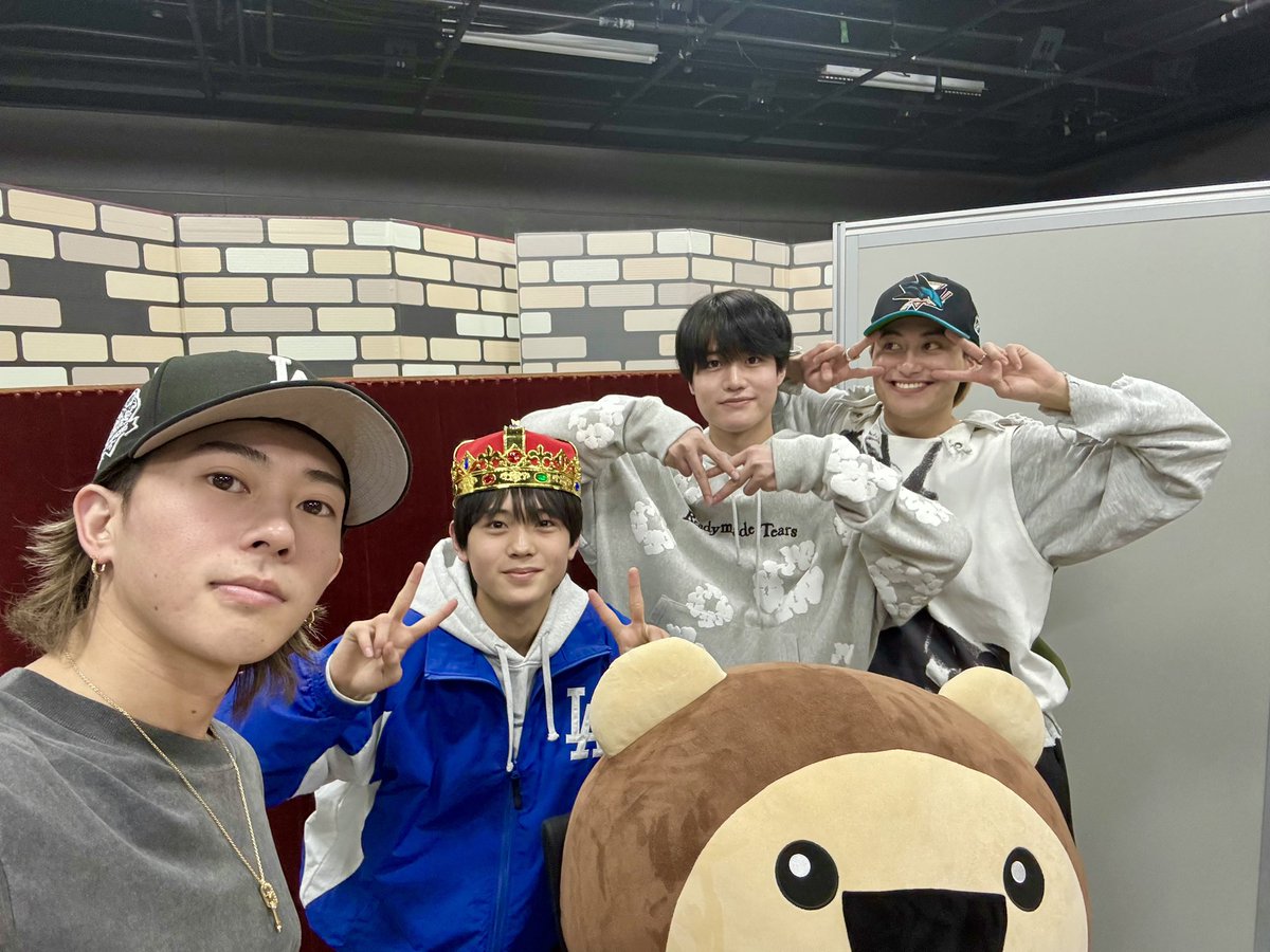 A_yantan1179's tweet image. #Aぇヤンタン 後の #Aぇ自撮りツーショット

=他局コラボ特別回=

挨拶しかしたことのなかった2人を含む4人でしたが、
完全に【辛子で絆が深まった回】でした。

改めて舞台『#年下彼氏』を頑張る
年下後輩な大西風雅くん･渡邉大我くん

貴重な休演日にお越しくださり
ありがとうございました！！！！