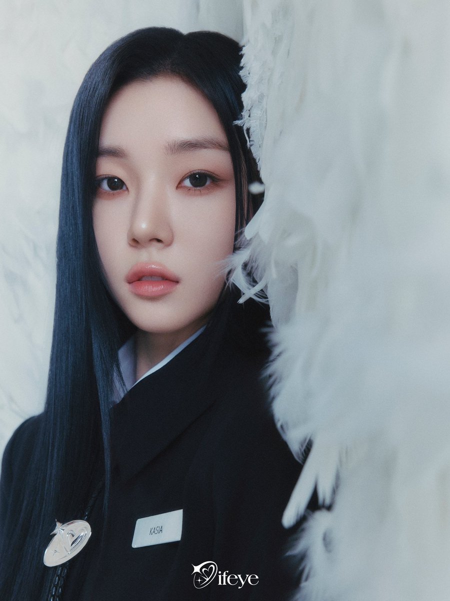 ifeye_official's tweet photo. Blooming BLUE Concept Photo
#KASIA #카시아 

ifeye 1st Digital EP [ERLU BLUE] 
2025.04.08 18:00 (KST)

#ifeye #이프아이
#ERLU_BLUE https://t.co/7EbdCIlkFI