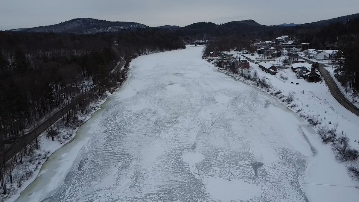 Grenade86's tweet photo. Hudson River at North Creek...yesterday afternoon, and just now... https://t.co/3cCAploGlz