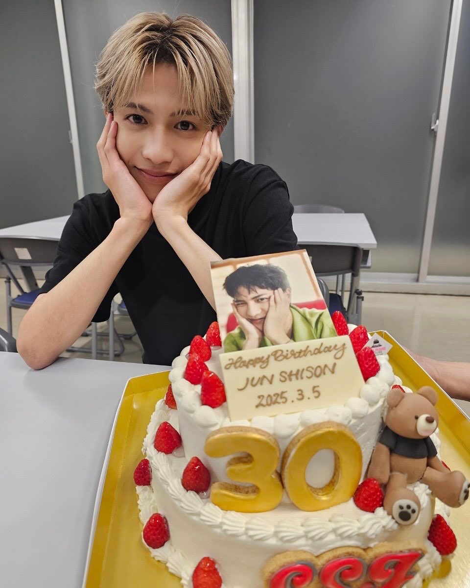 Peace_ssj's tweet photo. 志尊くんおめでとう🎉
志尊くんの誕生日だったのに、私が幸せいっぱいもらった日でした♡
本当にいつもありがとう！！
30代に突入してますます輝く志尊くんをずっと応援してるよ〜
#志尊淳 #ssj #SSJ30 
#志尊淳誕生祭2025 #SSJ2025 https://t.co/9zGSfoYZWu