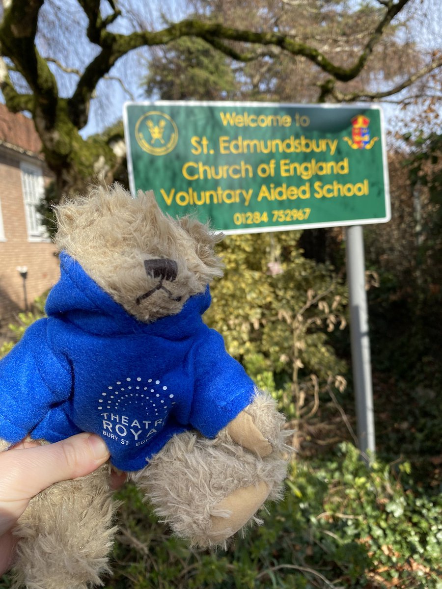 Emma Thorpe (@emmae_thorpe) on Twitter photo Another day, another two school visits!
This time it’s for <a href="/TheatreRoyalBSE/">Theatre Royal Bury St Edmunds</a> Tiny Plays, Big Ideas project which sees 400
young people aged 10 and 11 across Suffolk write their first play!
A lot of exciting plays being written this week and I can’t wait to see the final pieces✍🏻 Another day, another two school visits!
This time it’s for <a href="/TheatreRoyalBSE/">Theatre Royal Bury St Edmunds</a> Tiny Plays, Big Ideas project which sees 400
young people aged 10 and 11 across Suffolk write their first play!
A lot of exciting plays being written this week and I can’t wait to see the final pieces✍🏻