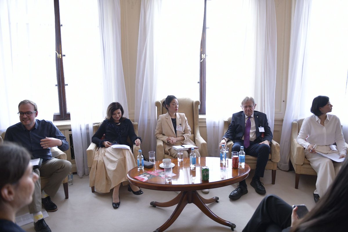 Our 1st breakout session explores Building #Brand Loyalty &amp; #Cultural Relevance in the #Chinese #Consumer Market.🛍️

We hear from CBBC's Celine Tang &amp; Antoaneta Becker; <a href="/BrandFinance/">Brand Finance</a>'s David Haigh; <a href="/tong_global/">TONG</a>'s Jack Porteous; &amp; <a href="/britishlibrary/">British Library</a>'s Kai-Chuan Chao.