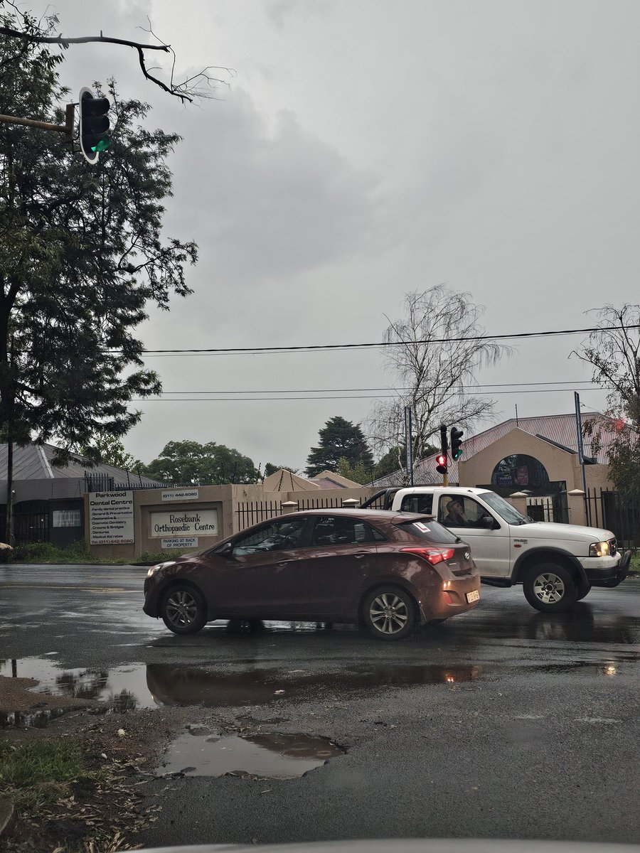 gabrielleozyns1's tweet image. @MyJRA pothole cnr Wells Ave and Jan smuts Ave ROSEbank