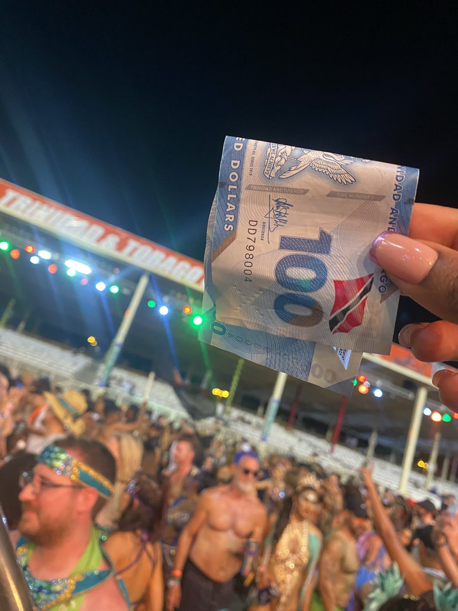 kneezurr's tweet photo. Found $100 storming the stage with Harts. 

REPARATIONS https://t.co/cgHAhx4zx4