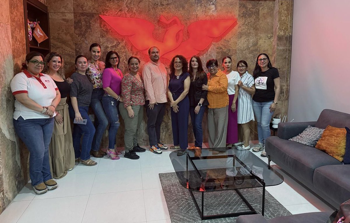 RedParidad_Ver's tweet photo. Muy agradecidas con la coordinación estatal de @MovCiudadanoVer y su coordinador @CarbonellHoz y coordinadora de mujeres @XochitlArbesu por recibirnos para un diálogo fundamental en este proceso electoral.
Nuestro deber con la paridad nos compromete. https://t.co/M9WBCg8fzM