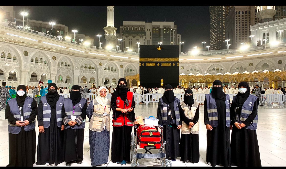 ضمن خطة وحدة التطوع الصحي بفرع وزارة الصحة بمكة المكرمةً وسعيآ لإحترافية العمل التطوعي داخل الحرم المكي الشريف وبترحيب و تعاون ودعم هيئة الهلال الاحمر و جمعيةشفاء  تنوعت الوان السديريات وتوحدت القلوب لخدمة الوطن هؤلاء هم السعوديون شكرا للهيئة العامة للعنايةً بشؤون المسجد الحرام