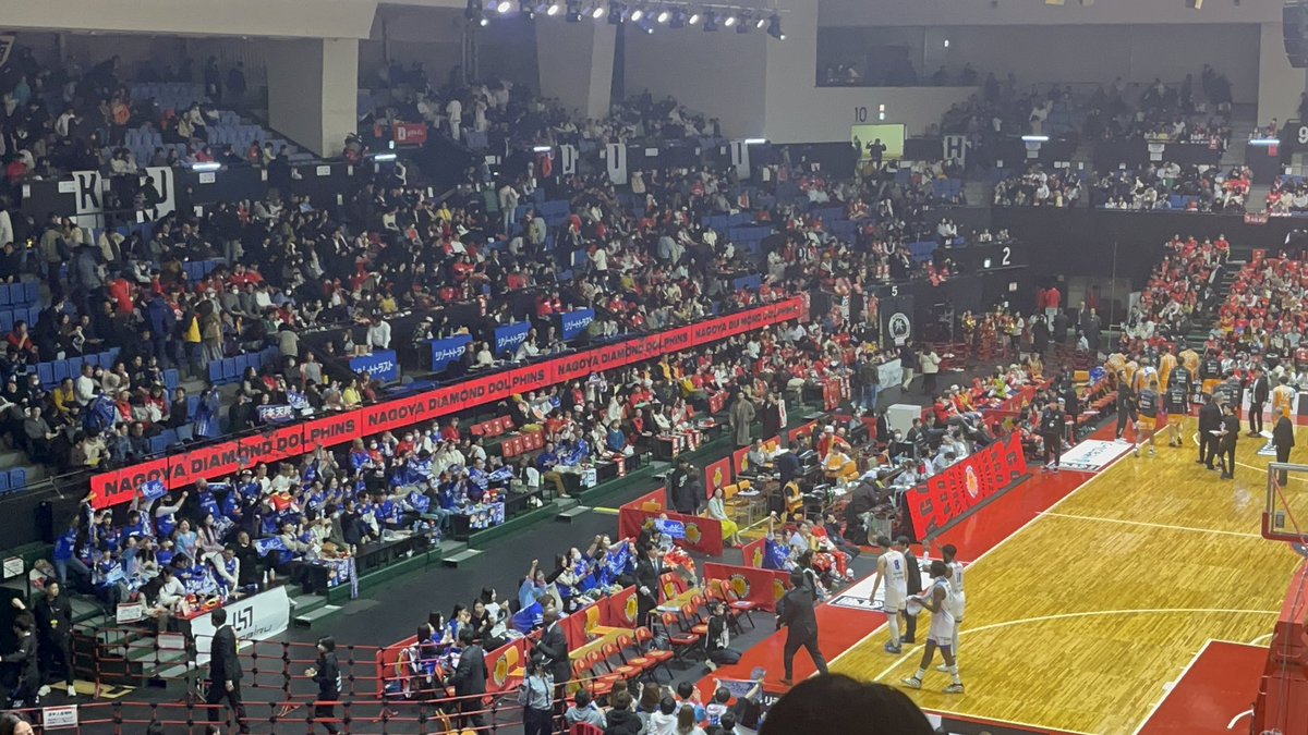 kirizoh's tweet photo. 【最後の名古屋ダービー】

赤がチームカラー、名古屋D。
青がチームカラー、FE名古屋。
 
赤と青が戦う名古屋ダービー。
ドルフィンズアリーナ最後の名古屋ダービー。
手に汗握る試合が見れて、とても良かった。
#FEver
#ドルフィンズスマイル
#ドルフィンズアリーナ 
#名古屋ダービー
#名古屋
#愛知 https://t.co/UoH9z24q6q