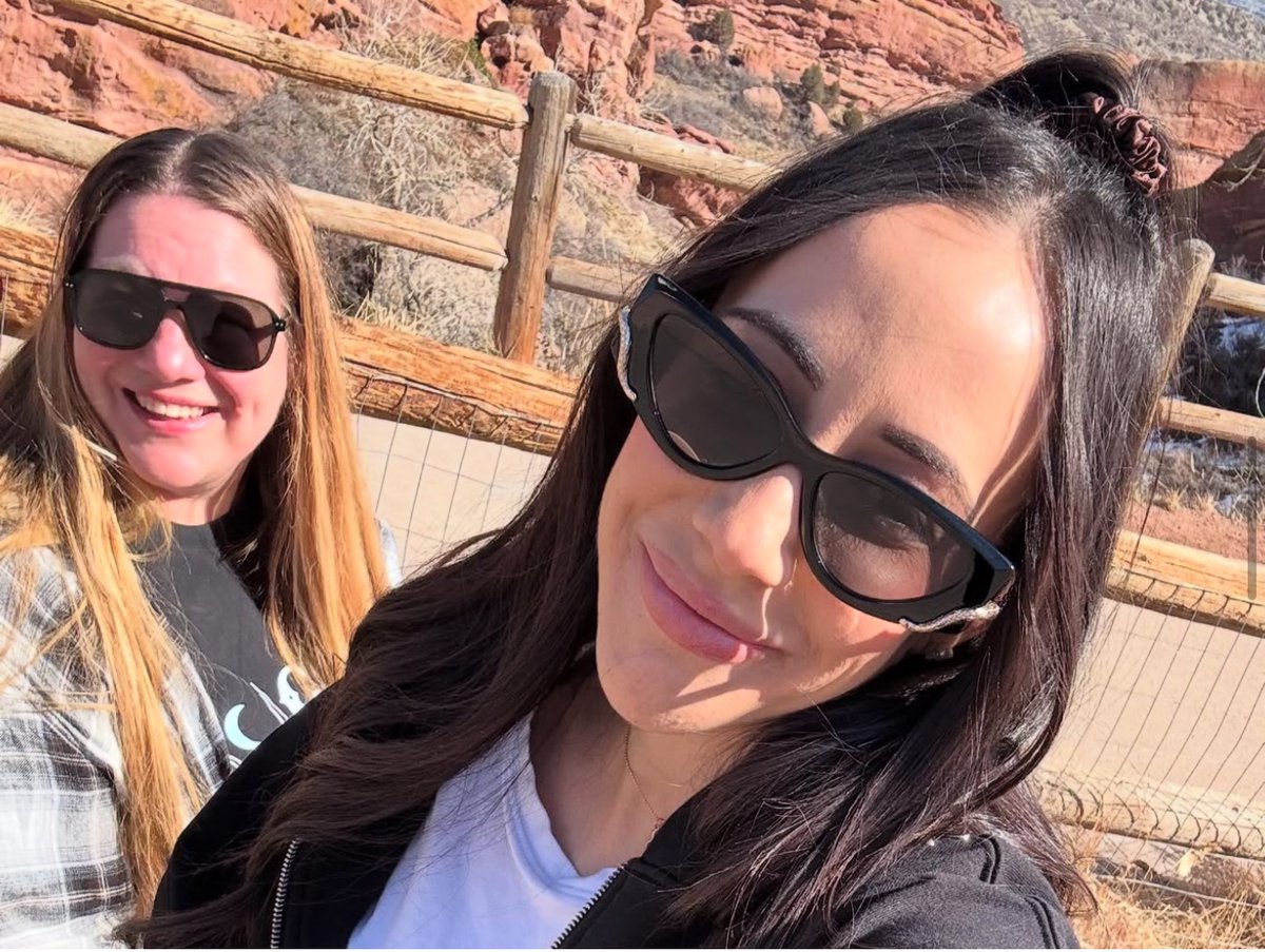 Digital_Orleans's tweet photo. Red Rock Colorado with my bestie https://t.co/sNdmjEqV9F