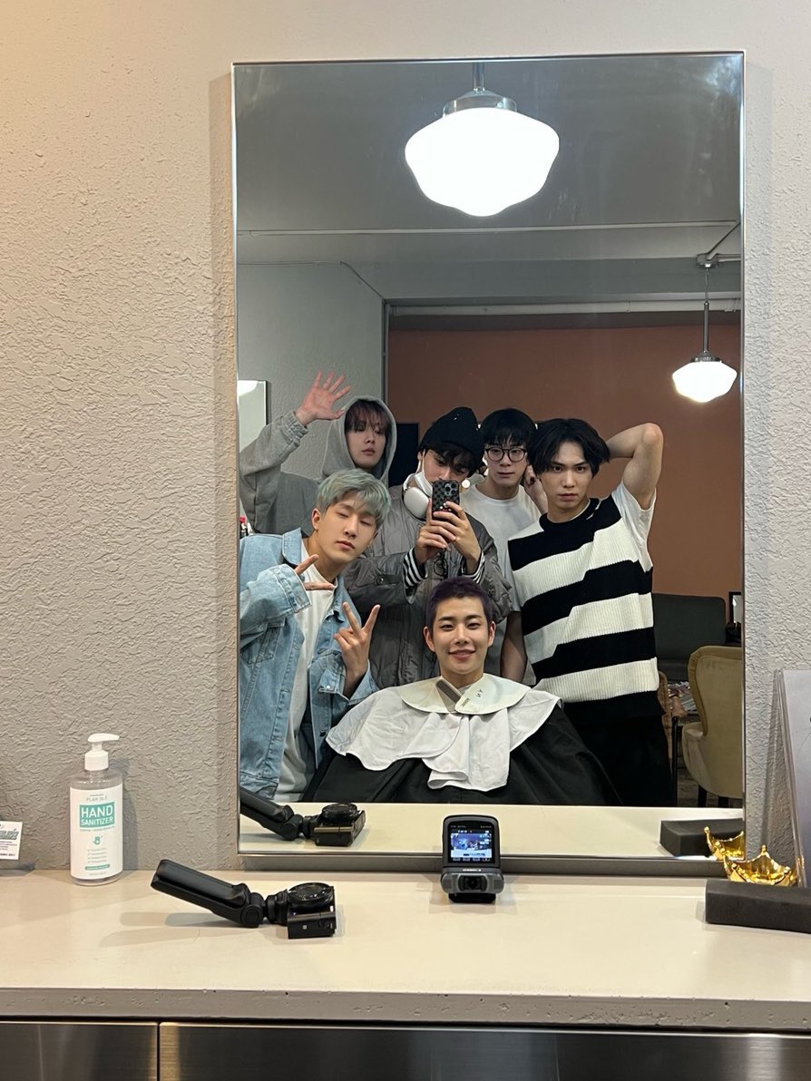 always remember that he never left ASTRO. he left FANTAGIO. 🙂

aaaahhhhh i love youuuu my six boys!! 💜💜💜💜💜💜
