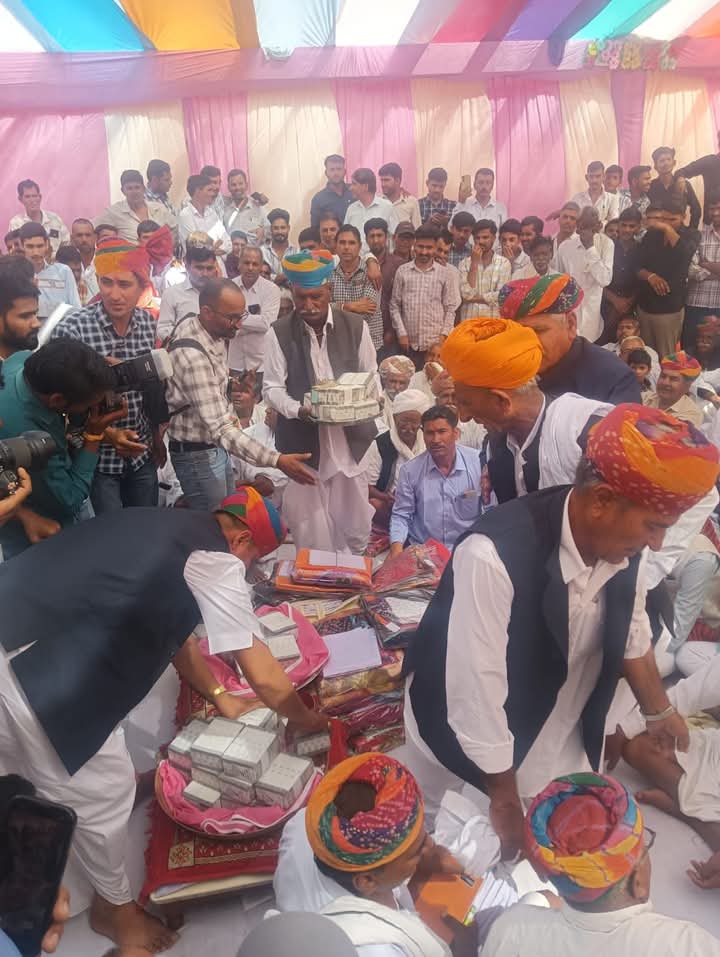 तुलछाराम जी, रामलाल जी फड़ौदा बेदावड़ी वाला राजूराम जी, नाथूराम जी बेड़ा सेखासनी में मायरा 13 करोड़ 71 लाख कुल आज दिनांक 05/03/2025 को
1035 ट्रैक्टर 
Bolero 
5kg चांदी 
1kg 60 ग्राम सोना 
6 प्लॉट 
80 बीघा जमीन 
और,
1,31,00,000 रोकड़.