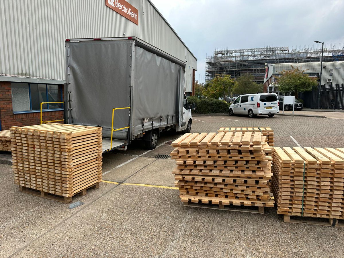 Storage &amp; Pallet Racking Clearance
Clearing out a warehouse or factory?
Our team dismantles and removes pallet racking systems efficiently – ensuring all metal and materials are recycled responsibly.

We offer full project management for factory clearances across the UK.