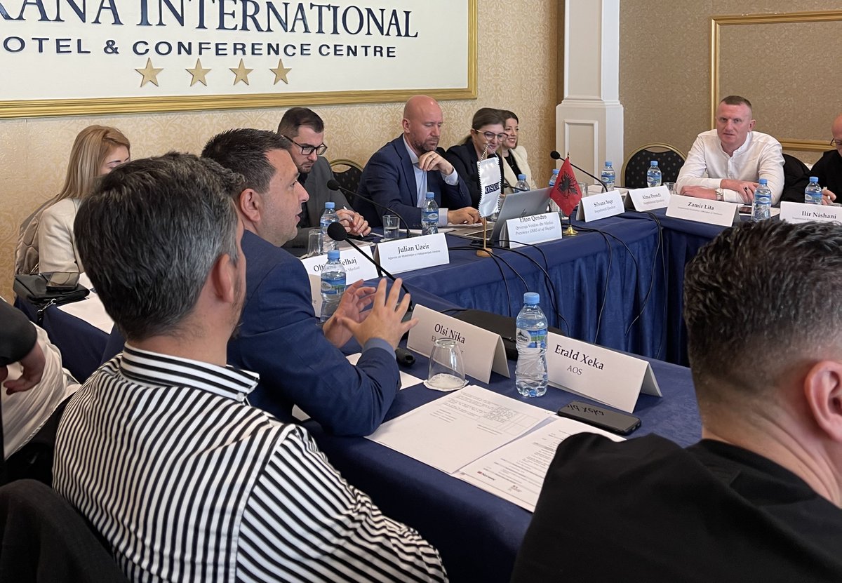 OSCEinAlbania's tweet image. 🌳 @OSCEinAlbania launched a series of training sessions for municipalities on environmental inspection &amp;amp; control. The first session in Tirana focused on legal frameworks, best practices &amp;amp; pollution control. Four sessions across 🇦🇱 aim to enhance #EnvironmentalGovernance.🙏🇳🇴🇫🇷🇮🇹