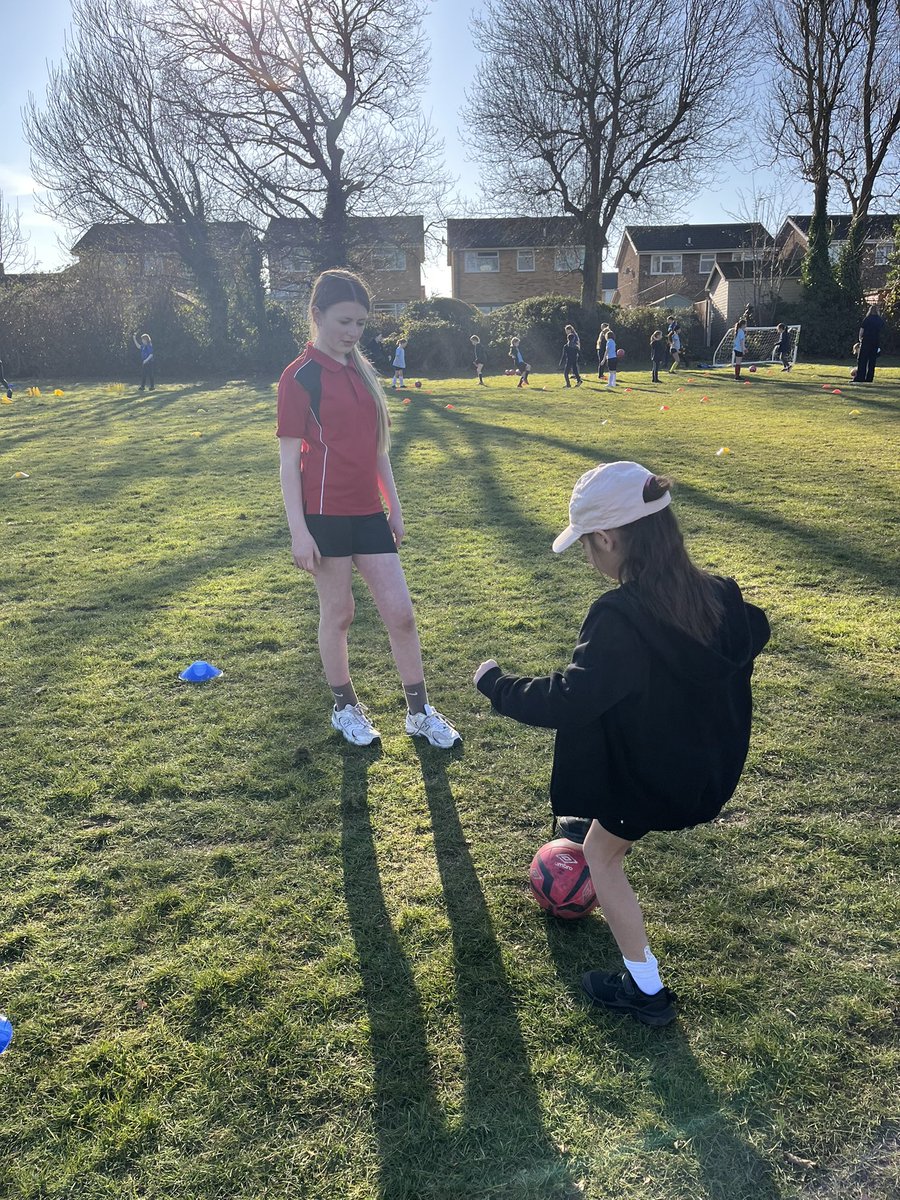 A super sunny day at <a href="/LinsladeLower/">LinsladeLower</a> for our popular #LetGirlsPlay festival. Great to see so many smiles from participants and leaders <a href="/LinsladePe/">Linslade School PE Department</a> <a href="/FulbrookPE/">Fulbrook PE Dept</a>