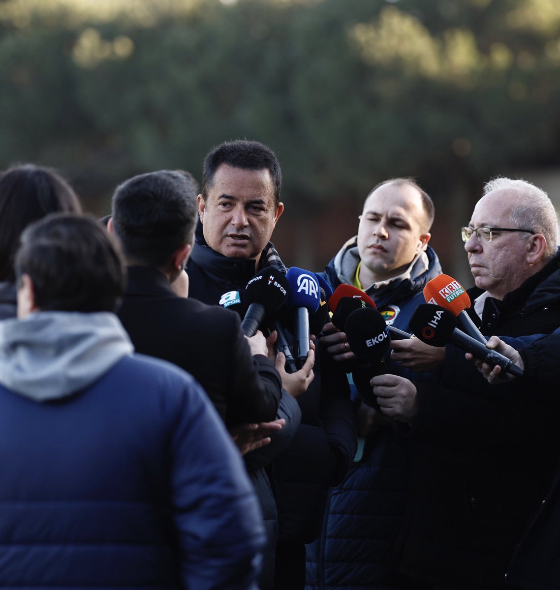 Asbaşkanımız Acun Ilıcalı, açıklamalarda bulundu.

💬 Acun Ilıcalı: “Mutluyuz, gururluyuz. Bence elemelerde en zor gruptan çıktık. O zamanlar da söylüyorduk, rakiplerimiz hem formda hem iddialı, çok güçlü rakiplerdi. Tabii ki çok zor maçlar oynadık, eksik kadrolarla oynadık. UEFA