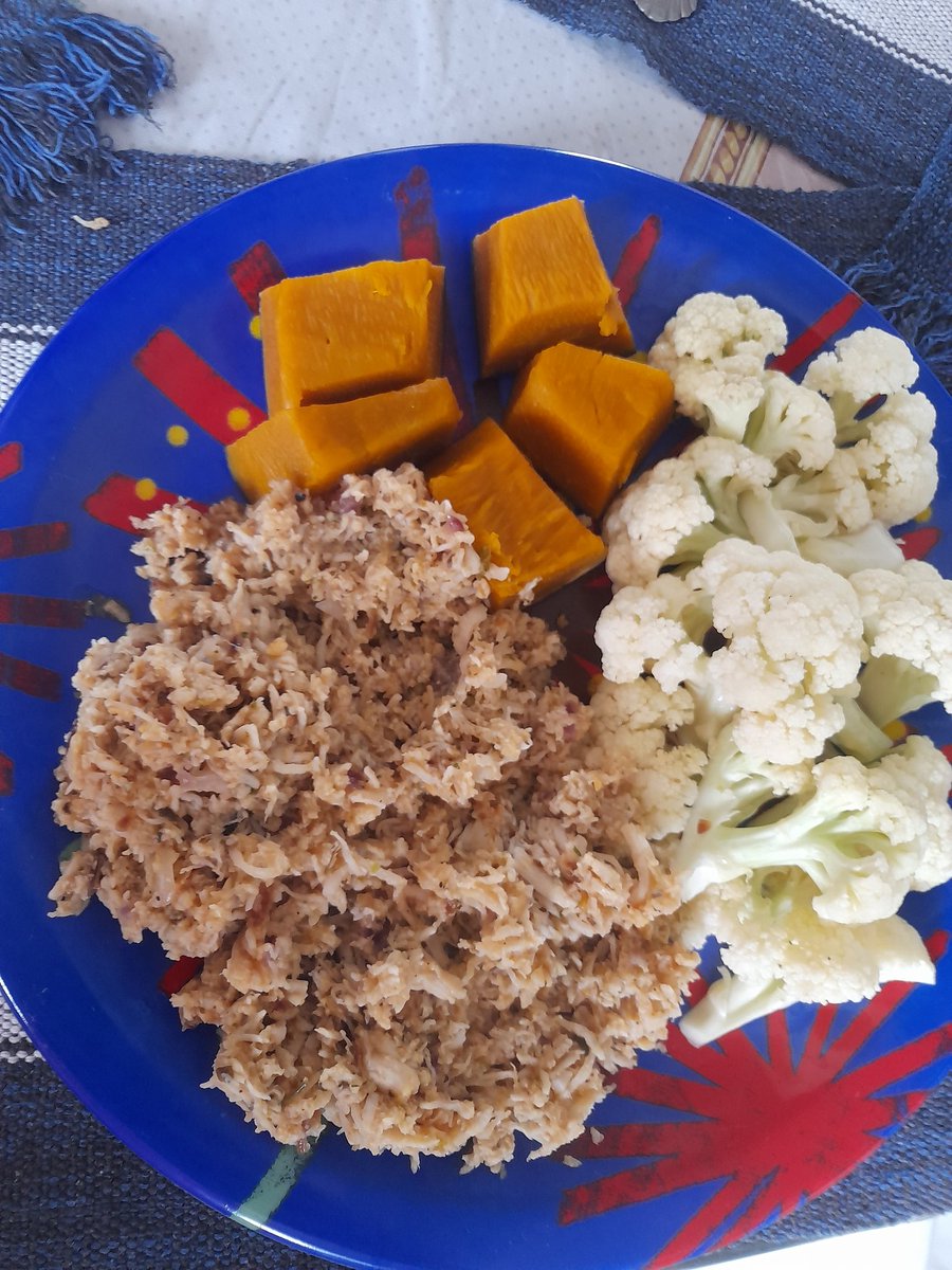 letskcaal's tweet photo. Estreando meu prato da tok stock com um banquete de menos de 200kcal (182) 💆‍♀️ https://t.co/UxmdhuNmz3