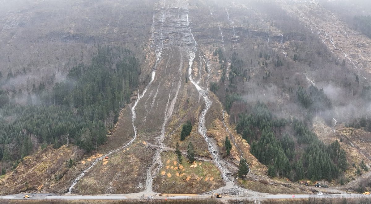 Det blir fortsatt krevende vær- og føreforhold på Vestlandet, i Midt-Norge og i fjellet i Sør-Norge det neste døgnet vegvesen.no/om-oss/presse/…