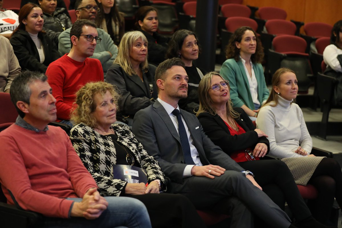 FelipeCamposlh's tweet image. Ja són 5 anys del #programaONA d’@aiguesbcnclient i la @CreuRojaCA.

I continuem millorant l’ocupabilitat de persones en situació de vulnerabilitat.
Avui lliurem els diplomes de la 15a edició.

Enhorabona a tots i totes els que ho fan possible 💙