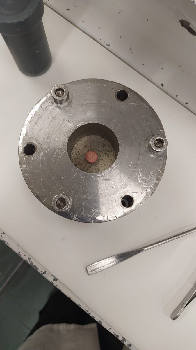 microlab103's tweet image. 🔬 Big progress in our lab! Our PhD student, Lidia Generelo, has completed a short stay at @FFision to set up an experiment. This is part of #InCoManD WP @EJP_EURAD, an European project on the DGR of radioactive waste—one step closer to safer long-term storage!💡
