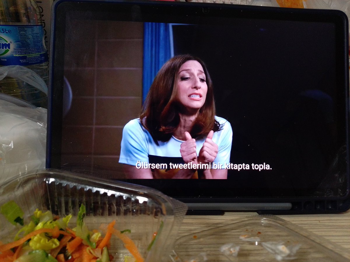 bu kadın her şeyi biliyor ama her şeyi