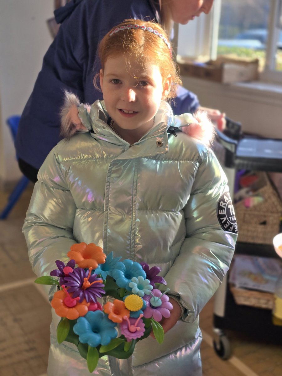 BClubWeelsby's tweet photo. Ella made a beautiful flower arrangement, and we enjoyed playing with playdoh!! 🥰 https://t.co/ZUcXvzz75h