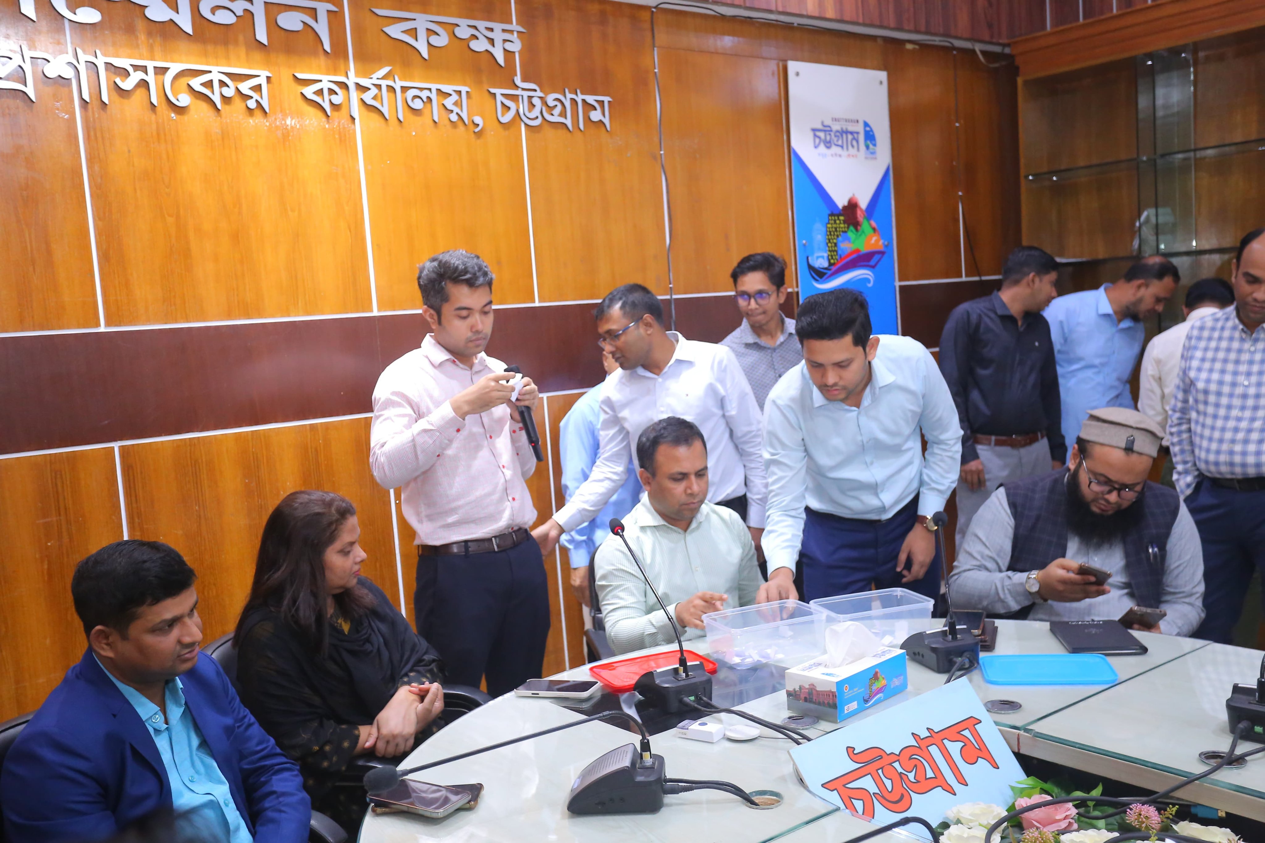 জেলা প্রশাসক কার্যালয়ে লটারির মাধ্যমে কর্মচারীদের বদলী,পদায়ন সভা অনুষ্ঠিত