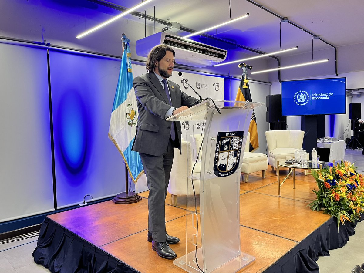 Más de 4,000 estudiantes y 230 docentes en nuestra Lección Inaugural sobre la #LeyDeCompetencia, su importancia e implementación en Guatemala. Facultad de Ciencias Administrativas y Comerciales