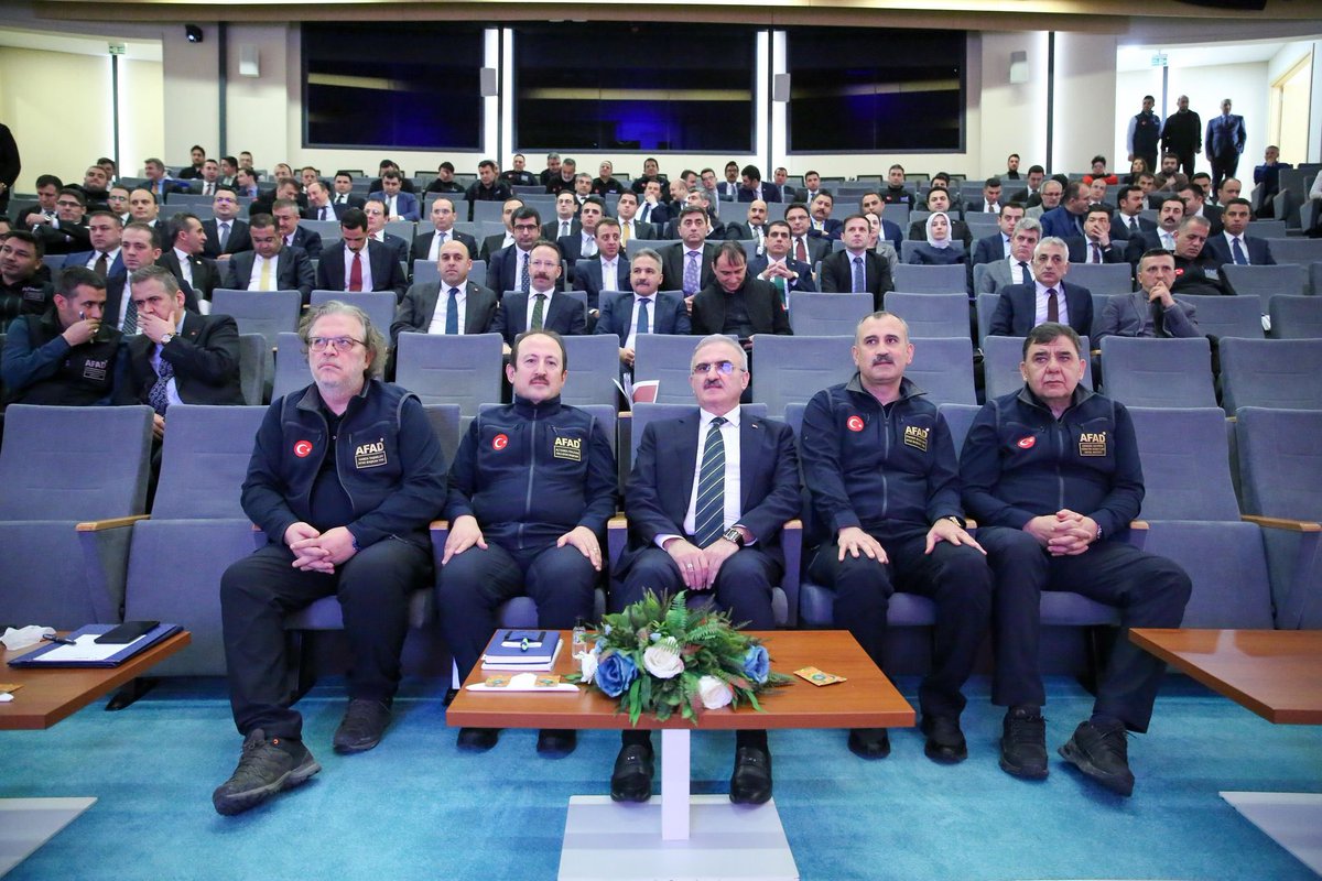📍AFAD
(Afet ve Acil Durum Yönetimi Başkanlığı)

Afad merkez yerleşkemizde; Afad Başkanımız, Deprem Bölgesi Vali Yardımcıları, kaymakamlar, İl Afad Müdürleri ve yetkili arkadaşlarımızla birlikte “Ahır Yapımı Süreçleri bilgilendirme ve Değerlendirme Toplantısı”nı gerçekleştirdik.