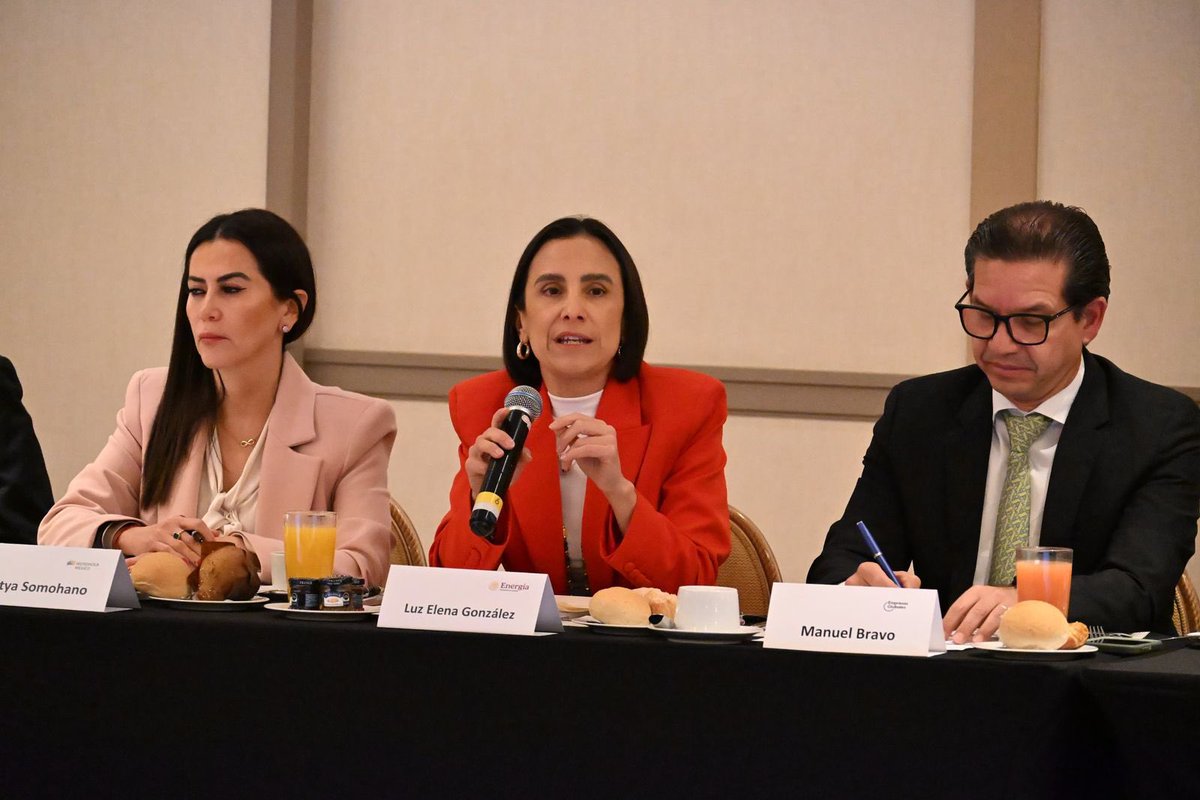LuzElena_GE's tweet photo. Agradezco la invitación para platicar con empresarios y directivos de @emglobales, en la cual pudimos compartir los avances que hemos tenido en el sector energético en México, así como los mecanismos de participación privada que se permitirán gracias a las leyes secundarias. Nuestro compromiso desde @SENER_mx y el de la Presidenta @Claudiashein, es poder construir una verdadera #SoberaníaEnergética y #JusticiaSocial para el bienestar y el desarrollo de nuestra nación.
