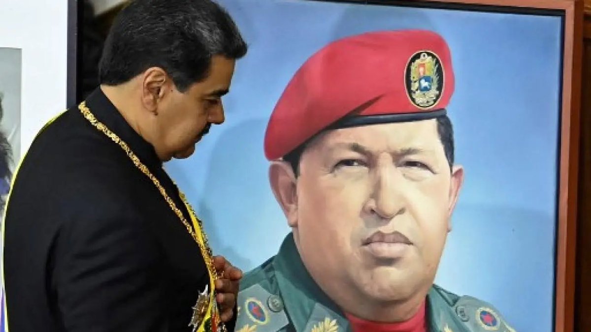Hoy se cumple un nuevo aniversario de la muerte de Hugo Chávez, el artífice de la desgracia venezolana. 

Chávez sembró la división, destruyó la democracia y hundió a Venezuela en el caos.

Su llegada al poder no fue más que la continuación de su ambición frustrada en los golpes