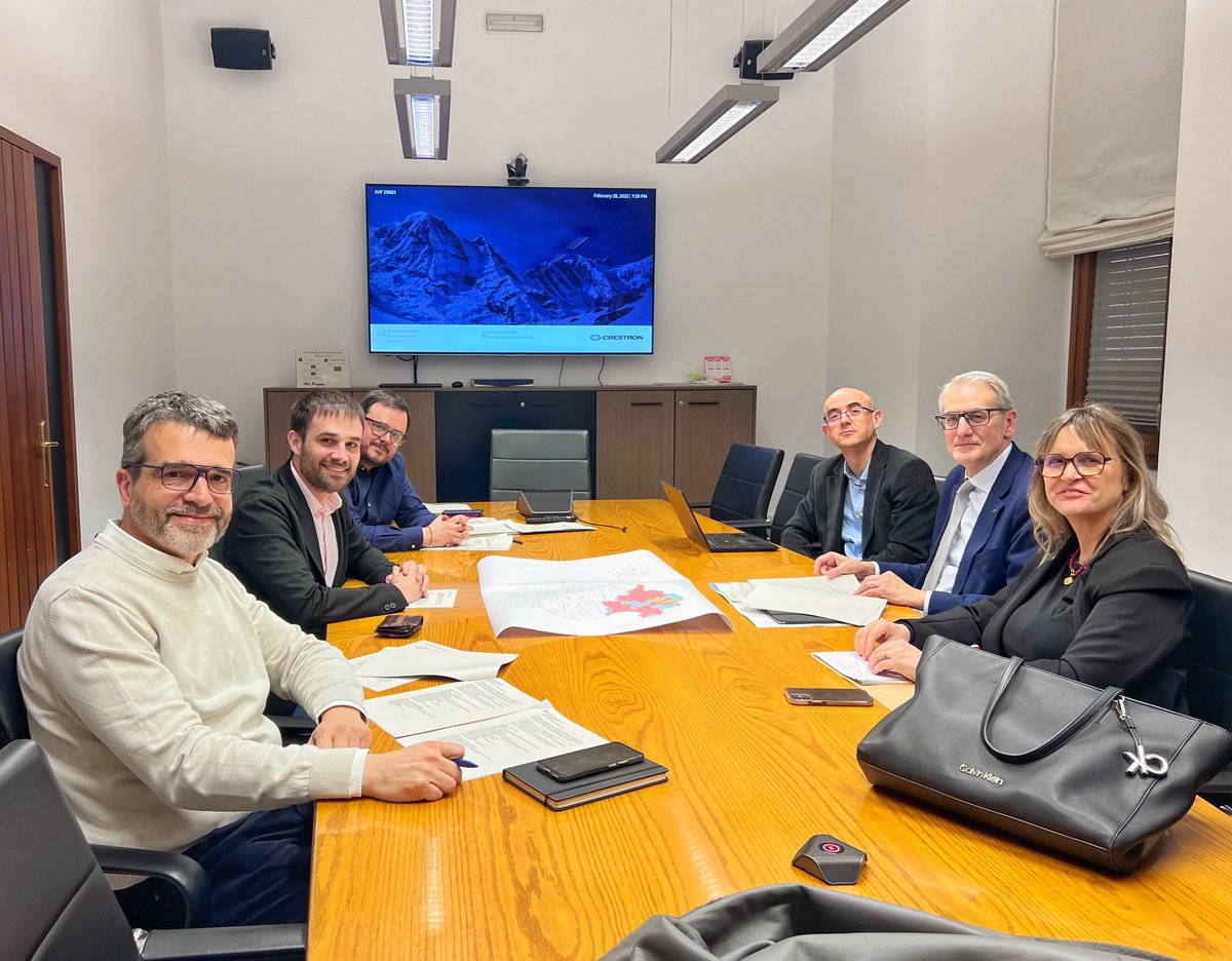 Trobada entre la <a href="/DiputacioGirona/">Diputació de Girona</a> i el Departament d’<a href="/interiorcat/">Interior i Seguretat Pública</a> per avançar en acords de col·laboració entre les dues administracions per garantir que tots els municipis gironins puguin tenir plans de protecció civil actualitzats i funcionals. Perquè la prevenció salva vides.