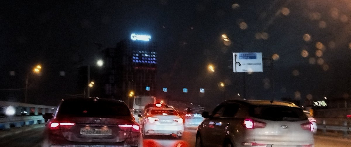 sveta_kizyaeva's tweet image. всегда кажется, что пробка часа на 2 на нашей эстакаде, но на самом деле машины достаточно быстро (для пробки) проходят мост😌
#домой