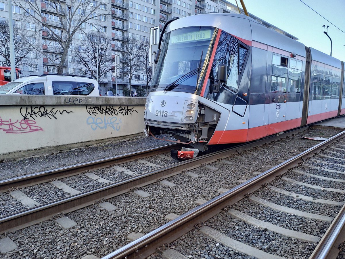 HasiciPraha's tweet photo. U nehody tramvaje a osobního automobilu v ulici Bešťákova zasahují jednotky z Březiněvsi, @DPPOficialni a hasiči z Ďáblic 🚒 řidička osobáku předána do péče @zzshmp 🚑 https://t.co/As4sdRK2jh