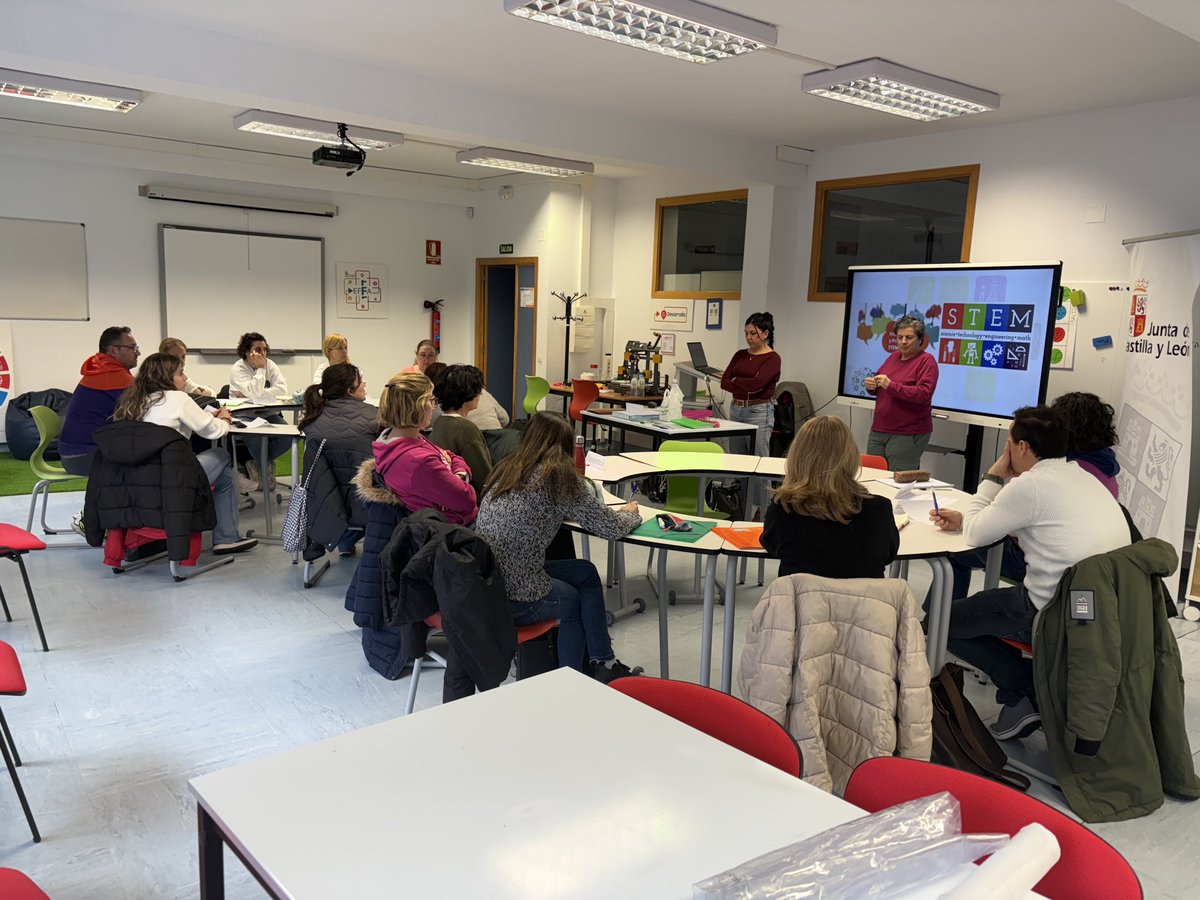 Comenzamos el curso de formación  Uso didáctico de la robótica en infantil y primaria <a href="/cfiesalamanca/">CFIE SALAMANCA</a> #formaciónCyL