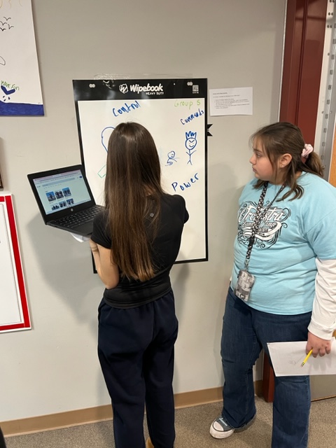 #wipebooks provide movement, engagement and a change of pace with Mrs. Haney's and Mrs. Mower's students!  #marlowe158