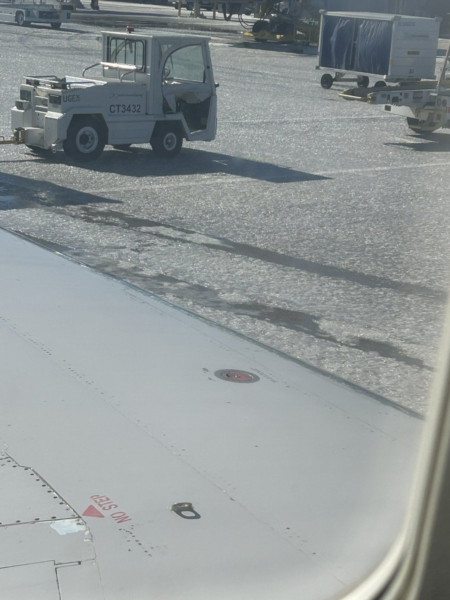 United flight 5824 made it to #LNK but it skidded pulling it and can’t make it to the jet bridge. Our pilots have a sense of humor saying, “At least we didn’t hit anything,” as we rock in the wind wondering how we’ll get off the plane. #Classic25