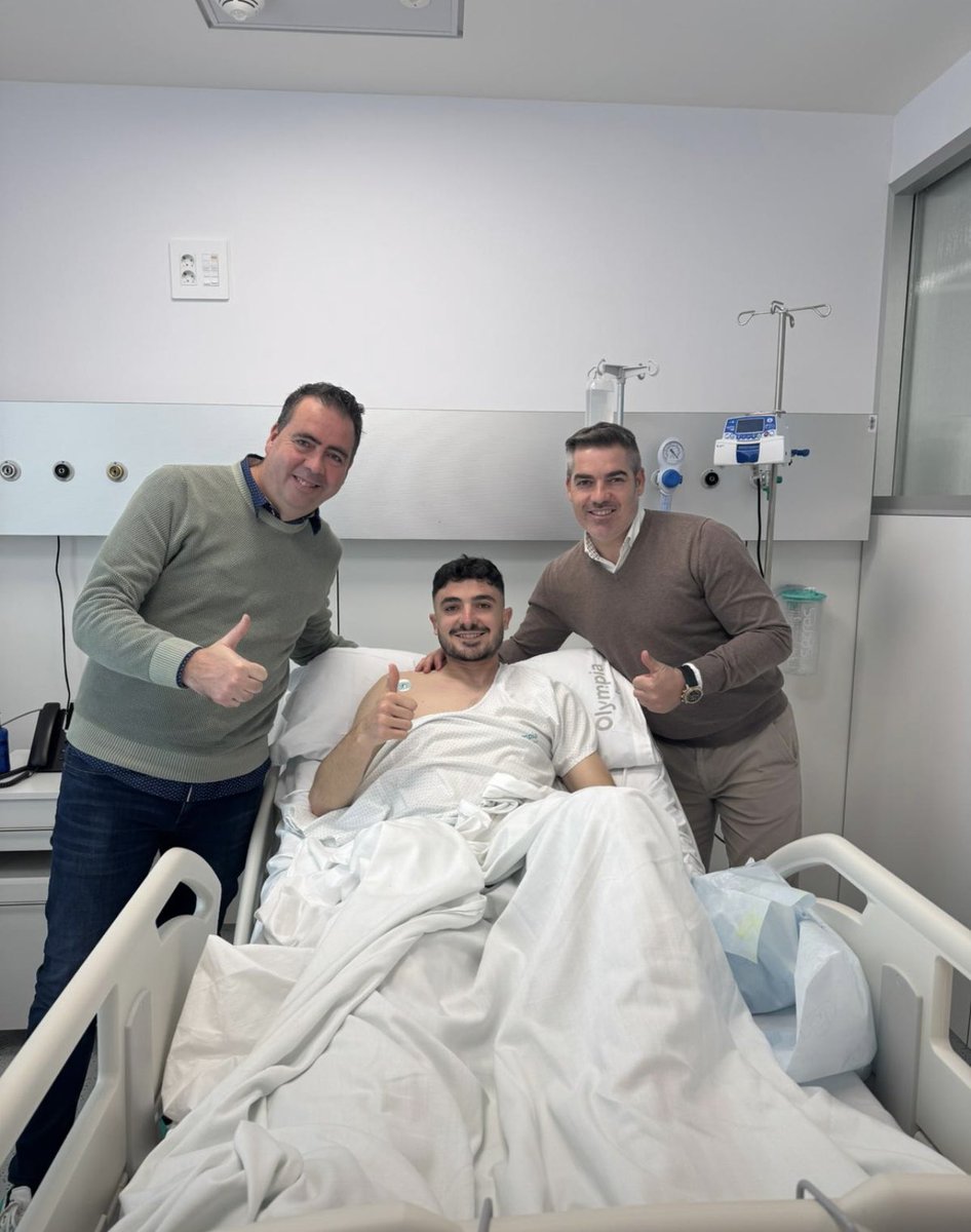 Como es eso de que no es más fuerte quien nunca se cae, si no quien más veces se levanta no? Pues eso… Han sido semanas difíciles si, pero ya con una sonrisa que así todo es mas fácil. Le volveré a demostrar al fútbol como se vuelve de una lesión. 😉🦿⚽️