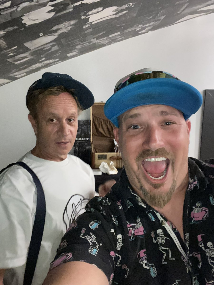 Chef Binotto (@chef_binotto) on Twitter photo Got to meet my life long hero, the Weezle the legend <a href="/PaulyShore/">Pauly Shore</a>
#comedy #hero #fan #bucketlist Got to meet my life long hero, the Weezle the legend <a href="/PaulyShore/">Pauly Shore</a>
#comedy #hero #fan #bucketlist