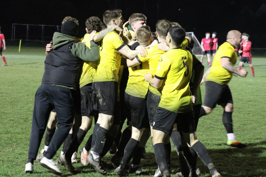 Barcud-Coch Photography (@barcudcochphoto) on Twitter photo Action from <a href="/TrewernFC/">Trewern United F.C.</a> 5-4 penalty shoot-out win over <a href="/abermuleafc/">abermuleafc 🏴</a> last night in the Emrys Morgan Cup semi-final at Maesydre.
🔗 facebook.com/share/1Y7QJzwP…
<a href="/CTSport/">County Times Sport</a> <a href="/my_newtown/">mynewtown</a> <a href="/mywelshpool/">MyWelshpool</a> <a href="/CambrianNews/">Cambrian News</a> <a href="/CentralWalesFA/">Central Wales FA</a> <a href="/MMPestateagents/">Morris Marshall</a> <a href="/AllWalesSport/">All Wales Sport</a> <a href="/CollinsWFM/">David Collins</a> <a href="/YClwbPelDroed/">Y Clwb Pêl-Droed</a> Action from <a href="/TrewernFC/">Trewern United F.C.</a> 5-4 penalty shoot-out win over <a href="/abermuleafc/">abermuleafc 🏴</a> last night in the Emrys Morgan Cup semi-final at Maesydre.
🔗 facebook.com/share/1Y7QJzwP…
<a href="/CTSport/">County Times Sport</a> <a href="/my_newtown/">mynewtown</a> <a href="/mywelshpool/">MyWelshpool</a> <a href="/CambrianNews/">Cambrian News</a> <a href="/CentralWalesFA/">Central Wales FA</a> <a href="/MMPestateagents/">Morris Marshall</a> <a href="/AllWalesSport/">All Wales Sport</a> <a href="/CollinsWFM/">David Collins</a> <a href="/YClwbPelDroed/">Y Clwb Pêl-Droed</a>