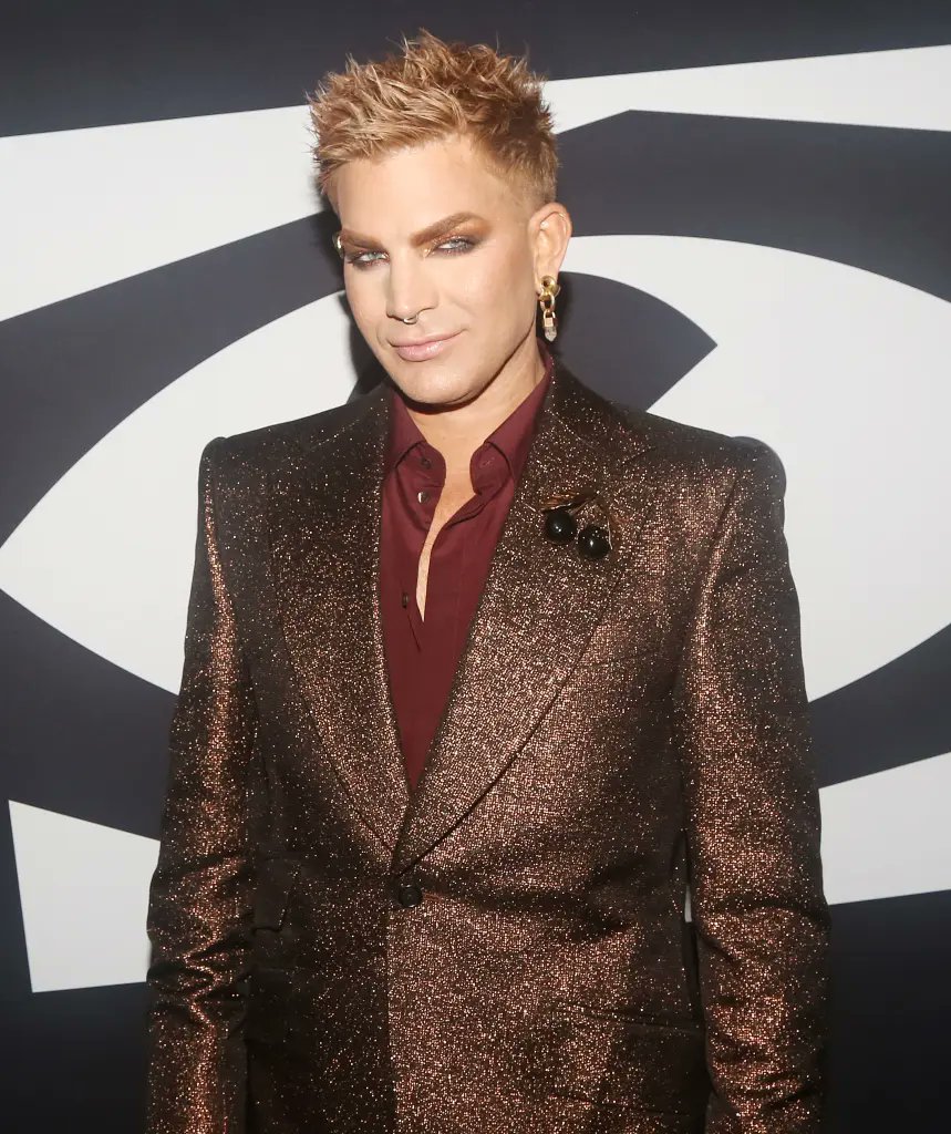 4Gelly's tweet image. Exclusive / @adamlambert    spotted house hunting in NYC — while starring in ‘Cabaret at The Kit Kat Club’ on Broadway . One of the home’s best features is its quartet of private terraces, connected by a private elevator and “adorned with classic sandstone balusters,”…