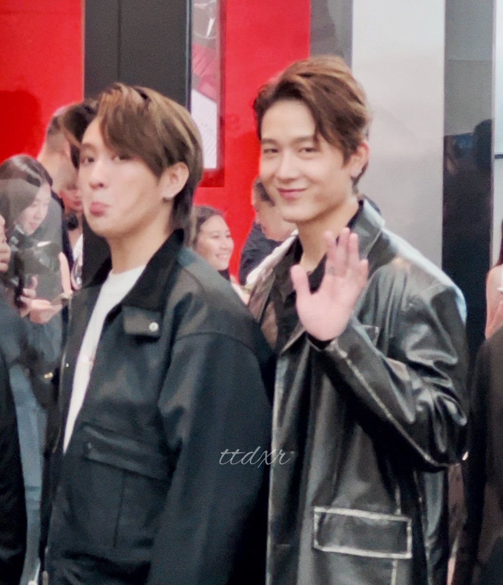 ttdxr's tweet photo. ดีใจที่ได้เจอคุณเมนทั้งสองนะคะ 🩷🩵
@2Jkhunchalach #2JLionPink #2jkhunchalach
@usnttr #ourus #usnttr
#2jus #jjus #ทูเจอัส #เจเจอัส https://t.co/p9m7lr0y7J