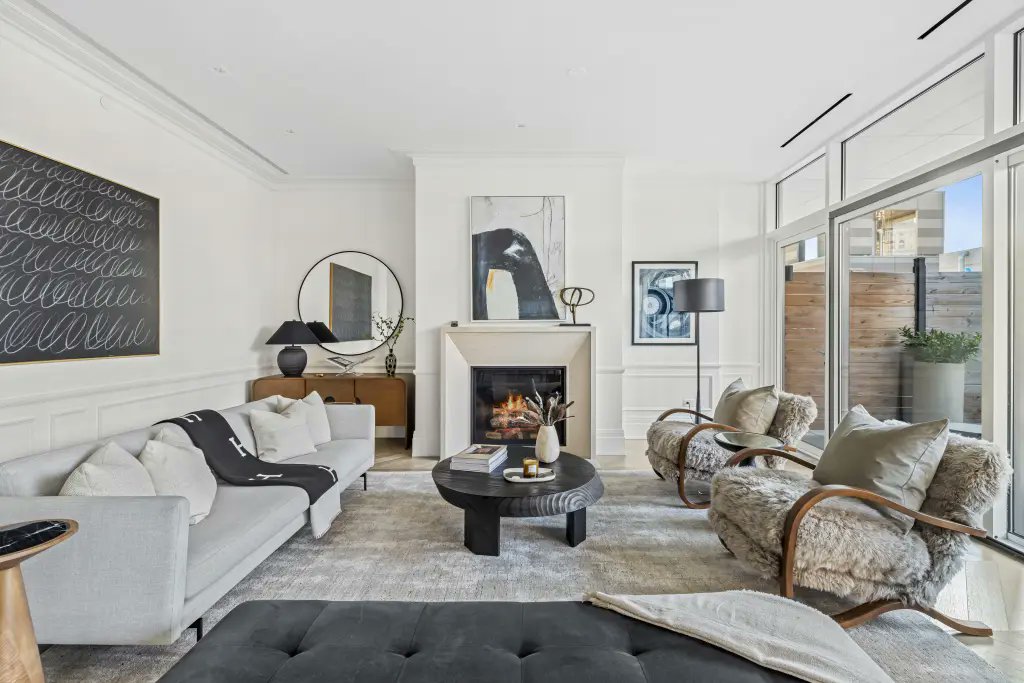 4Gelly's tweet image. Exclusive / @adamlambert    spotted house hunting in NYC — while starring in ‘Cabaret at The Kit Kat Club’ on Broadway . One of the home’s best features is its quartet of private terraces, connected by a private elevator and “adorned with classic sandstone balusters,”…